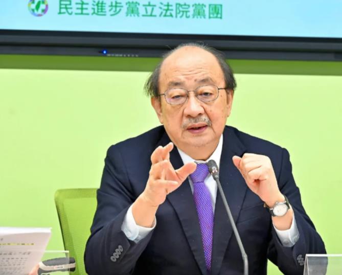 针对柯建铭日前叫嚣的“大罢免”韩国瑜及41席蓝营民意代表的言论，其实是虚张声势。