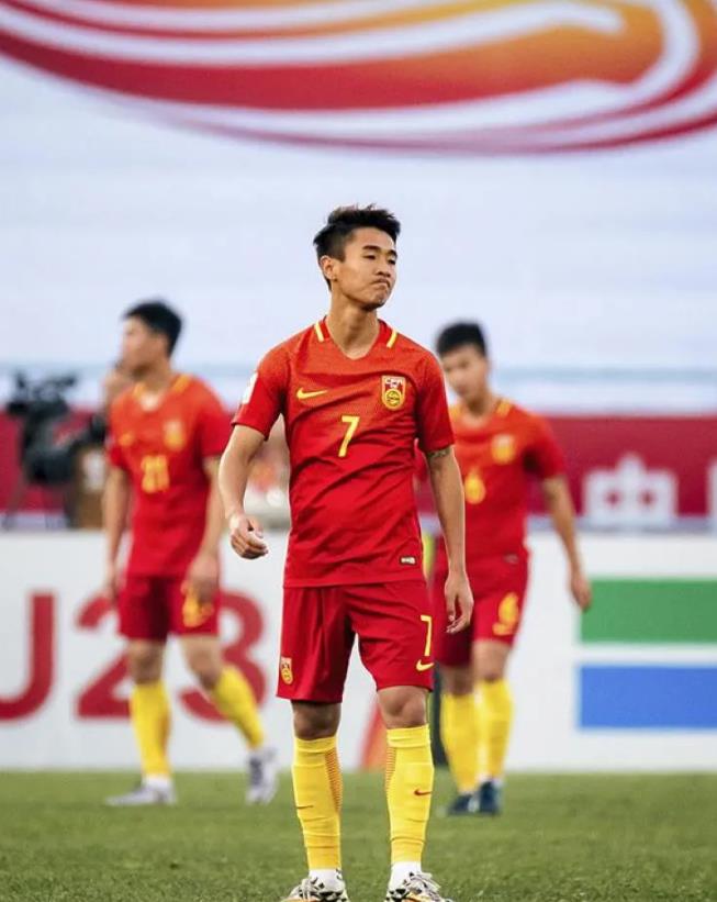 国足要想赢印尼，保留住出线希望，必须做到以下几点：
1、现有人员要团结一致，相互