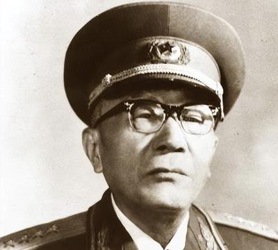 1952年，黄克诚的岳父贩卖鸦片，被判死刑，行刑前，黄克诚找到了负责此案的干部，