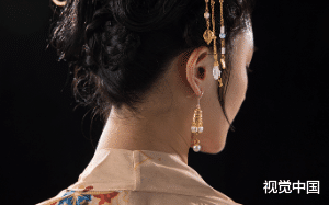 和皇帝的白月光在冷宫相遇后，我彻底黑化。勾搭他死对头，要造反