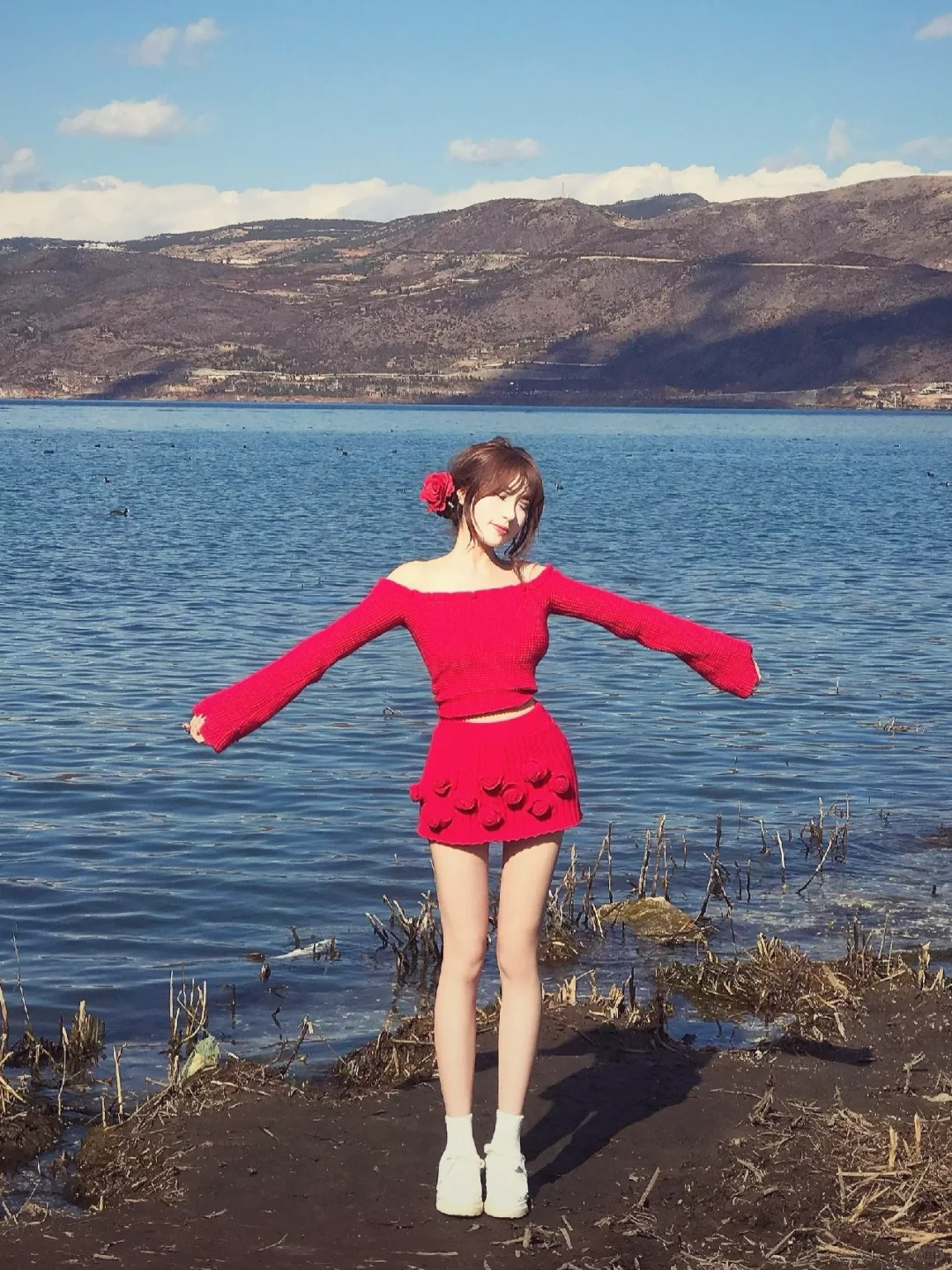 洱海这样拍 也太有感觉了吧！
红色好显白
洱海实物比照片好看很多！！