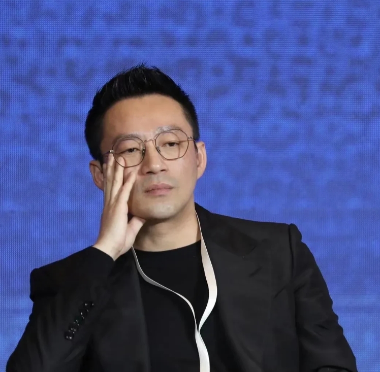 汪小菲这个人的人品怎么样，毕竟我们也没有和他相处过，因此对他现实中怎么样，也是处
