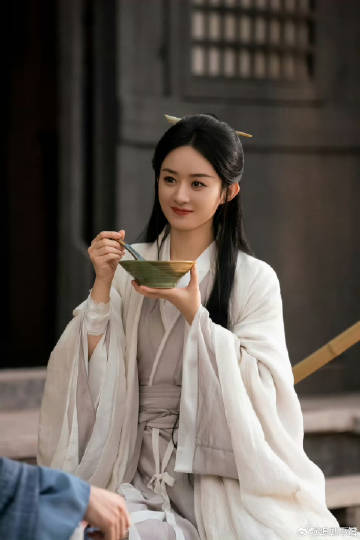 杨紫的《长相思》与赵丽颖的《与凤行》
哪部播得更好？ ​