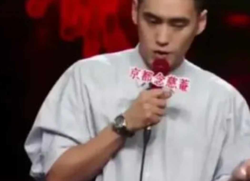 张歆艺吃一顿火锅花了30000块，火锅店打电话给她，“您好，您结账多按了个零，明