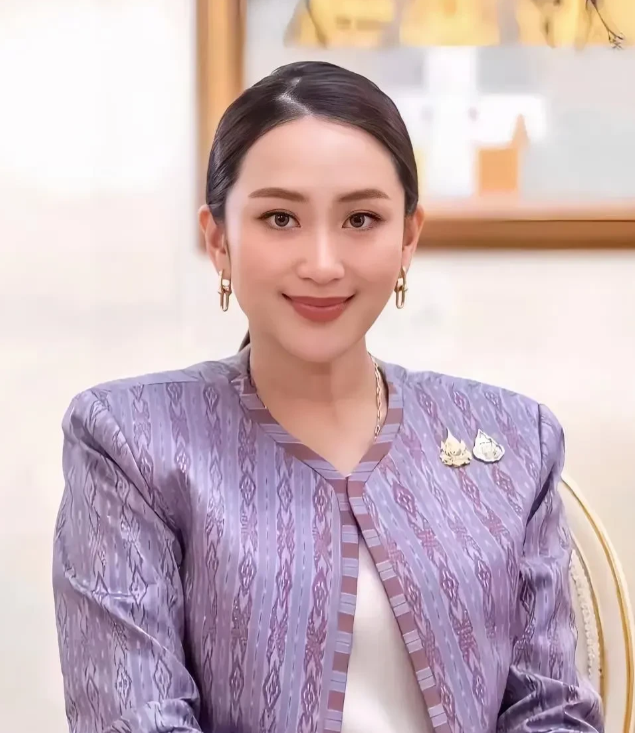 佩通坦于2月8日回国后，立刻马不停蹄地开展两件大事！
第一件事，指示旅游局赶紧拟