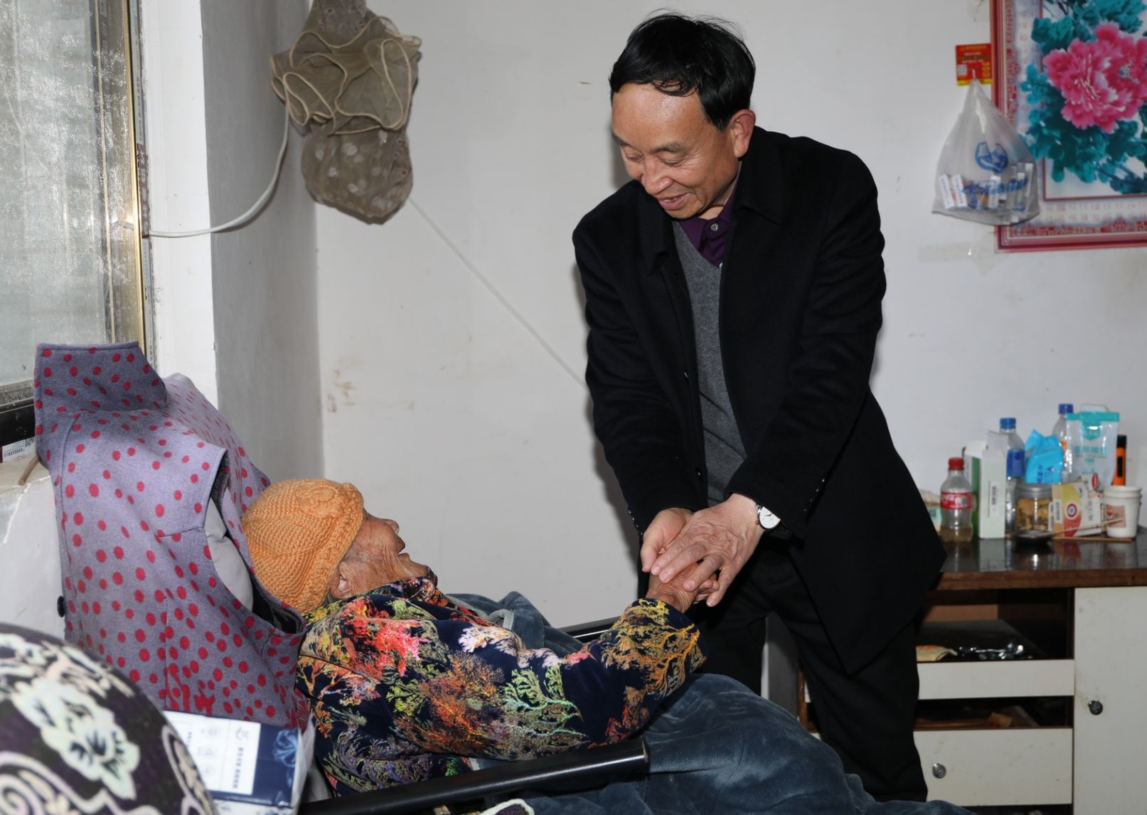 【情暖老兵手记：我们一进门，烈士母亲就说“卢厅长你又来啦”】

2025年1月1