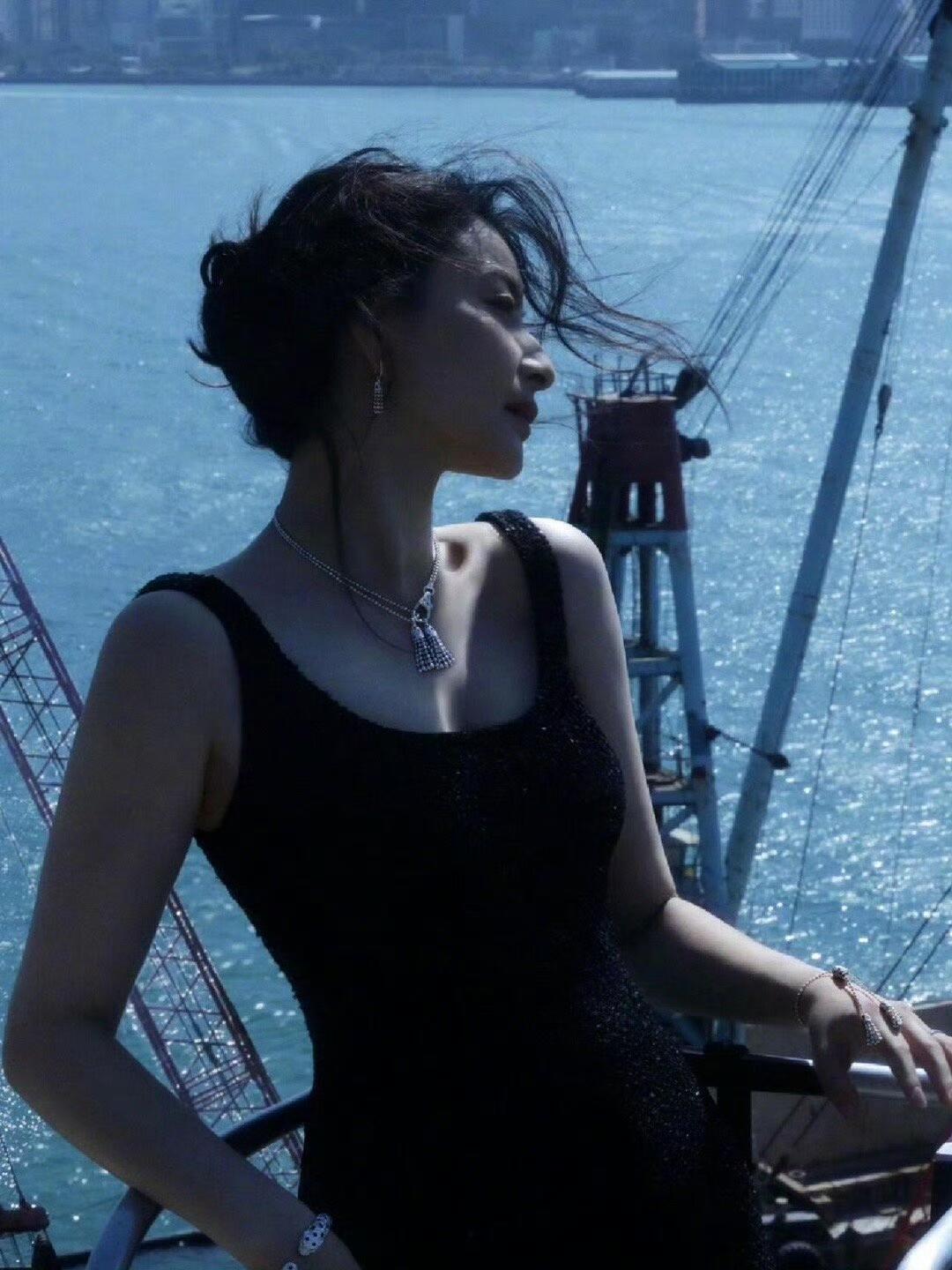 爱的坚定：霍启刚与郭晶晶的爱情佳话