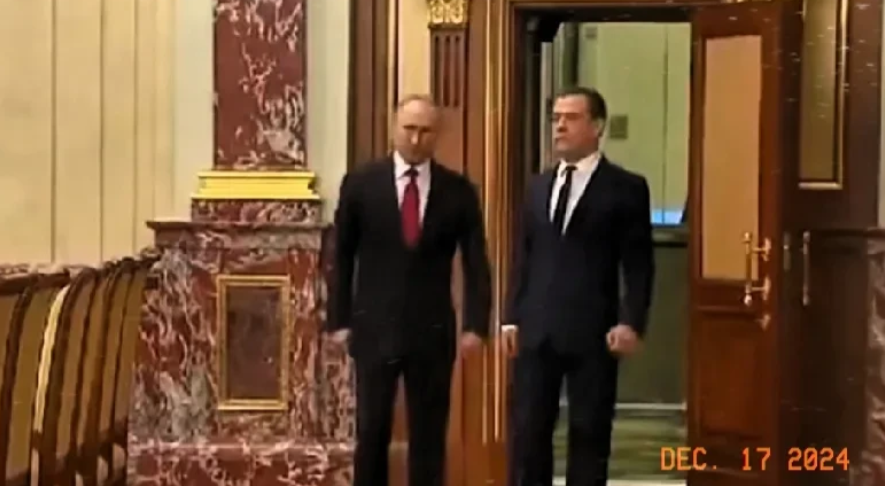 梅德韦杰夫刚刚结束对中国的国事访问，回国后以统一俄罗斯党主席身份召开大会，就发表