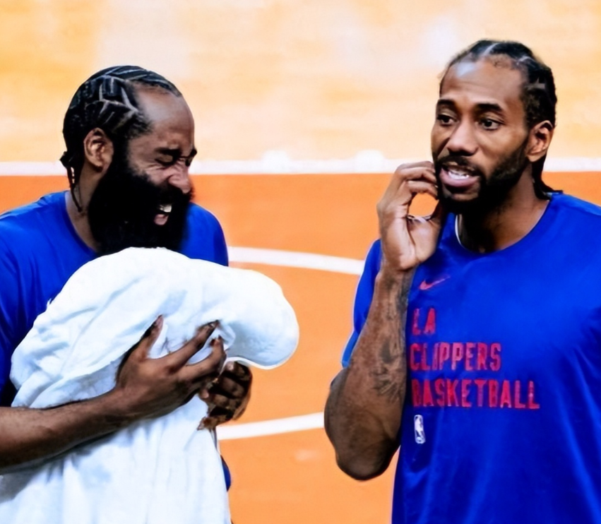 最近，快船的主教练泰伦·卢在接受采访时透露，伦纳德依然没有参与球队的训练，具体复