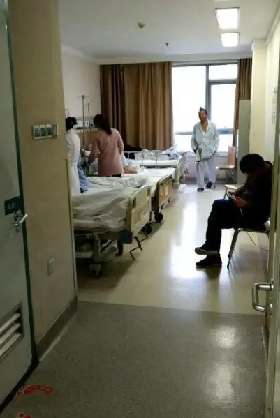 “我还年轻不想死”，广西南宁，女子癌症复发，想让老公去卖掉价值135万的婚房救自