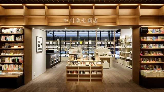 我们探访了一家擅长“翻新”传统老字号的日本商店