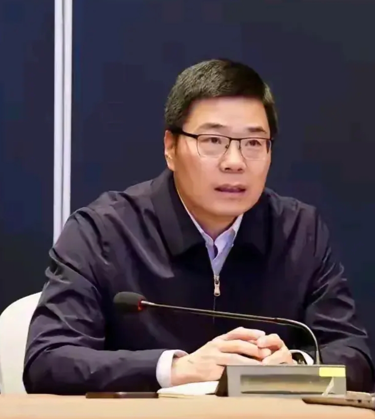 篮协重拳出击，几家欢乐几家愁。
篮协主席上任以来，一直在关注国家队建设，分别选用