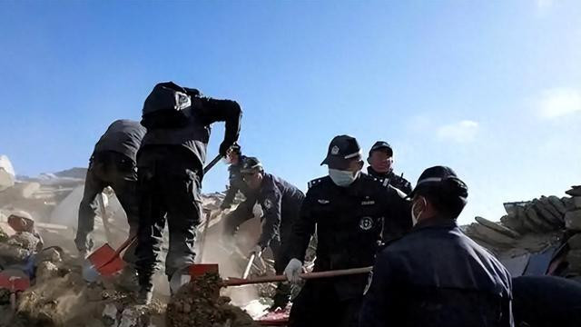 西藏地震捐款，韩红、黄晓明、贾玲捐钱捐物，比亚迪捐1000万
