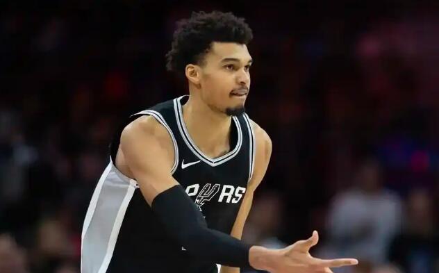 马刺客场140-110胜步行者。文班亚马32分钟，21投13中，三分11中4，得