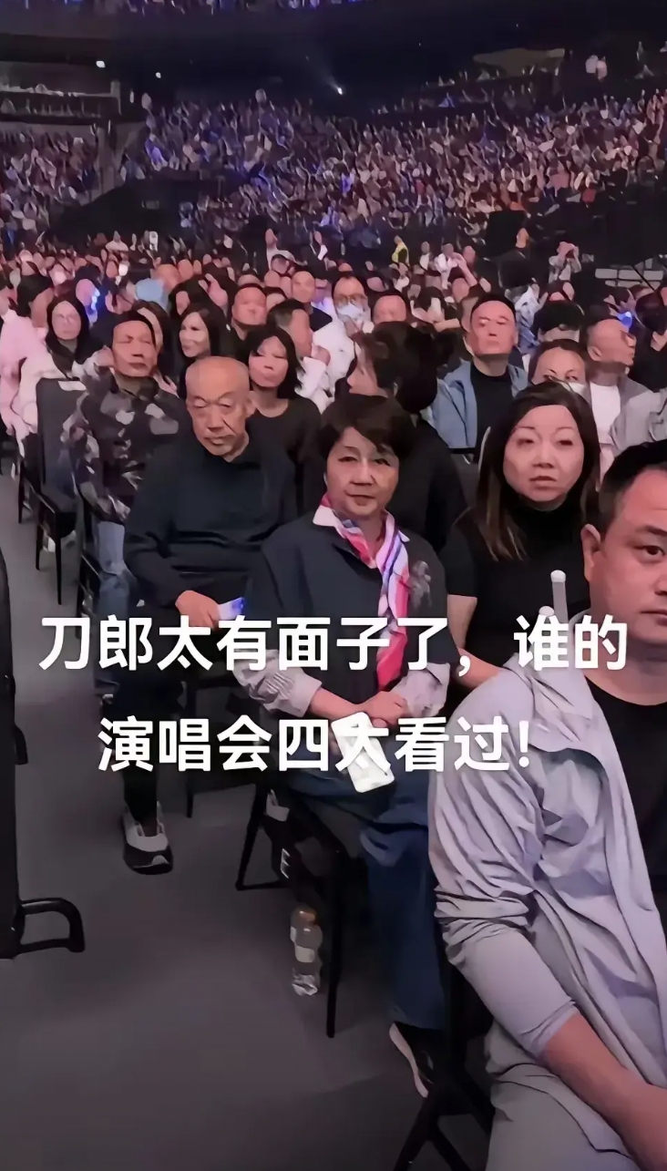 云端音有散布谣言：云朵四上春晚，人气压过刀郎。
微评：刀郎是没上过春睌，刀郎演唱