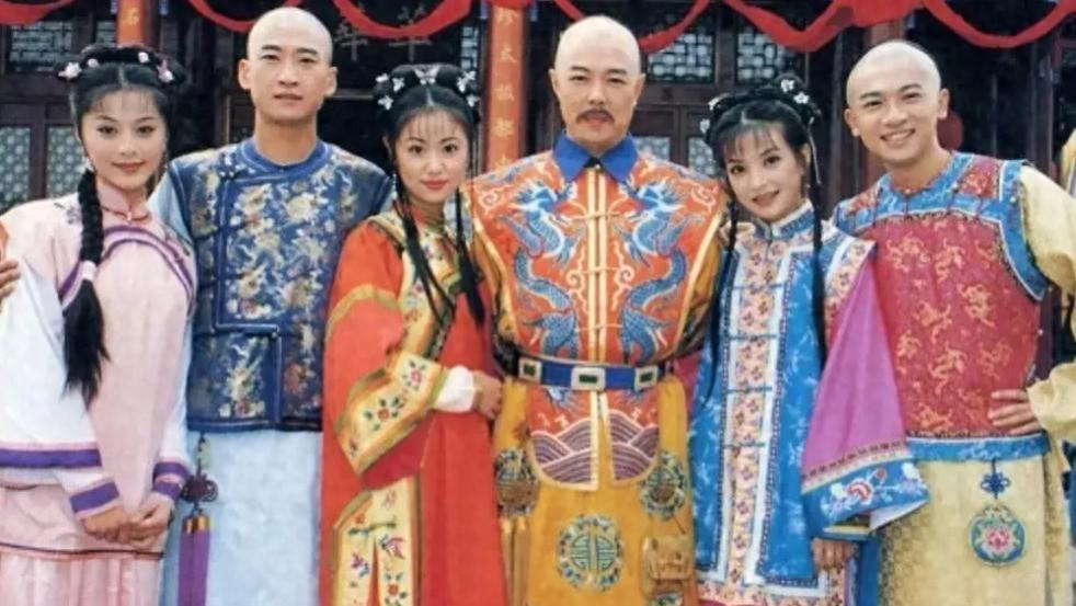 黄文豪何家劲26年再聚会后续：透露有回国意向，北京长安街有豪宅