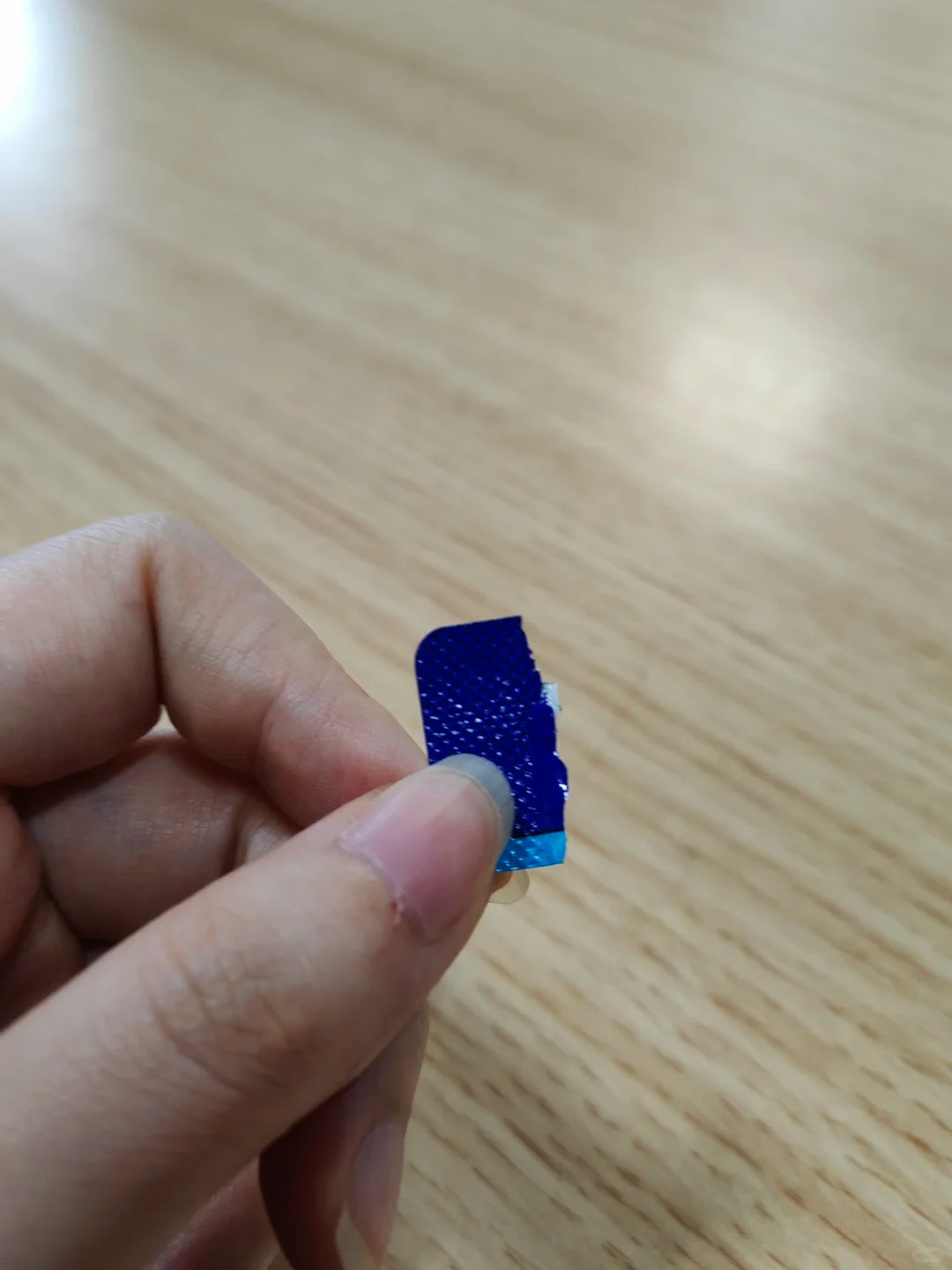 笔记本里取出这玩意后开不了机了
打开后都愣了，怎么会有一个垃圾，拿走后把后壳拧回