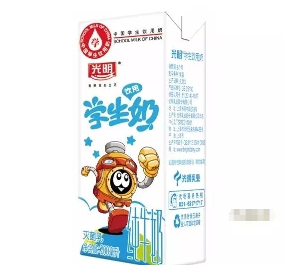 我们襄阳竟然还在搞学生奶啊，这么多年了，不知道哪个天才想出来搞学生奶，我初中时（