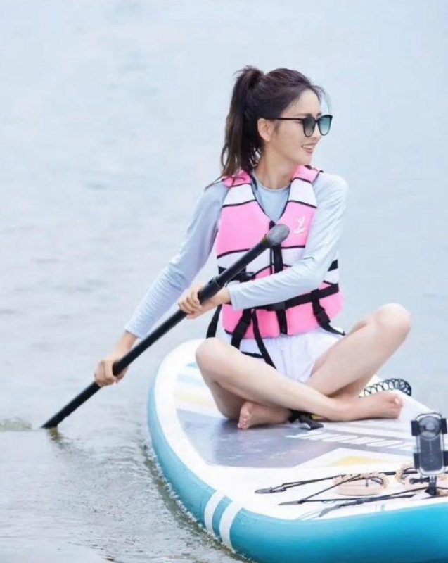 佟丽娅老公咋想的，这颜值和身材也能离婚
