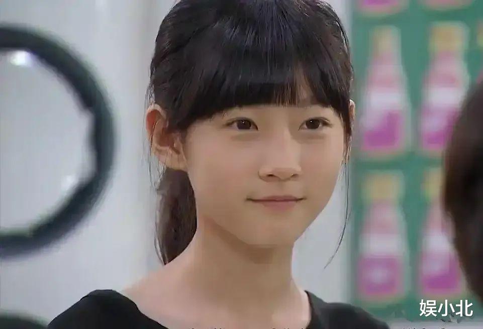 幼年养家被霸凌, 还差点被妈妈害死, 命丧家中的金赛纶过得太苦