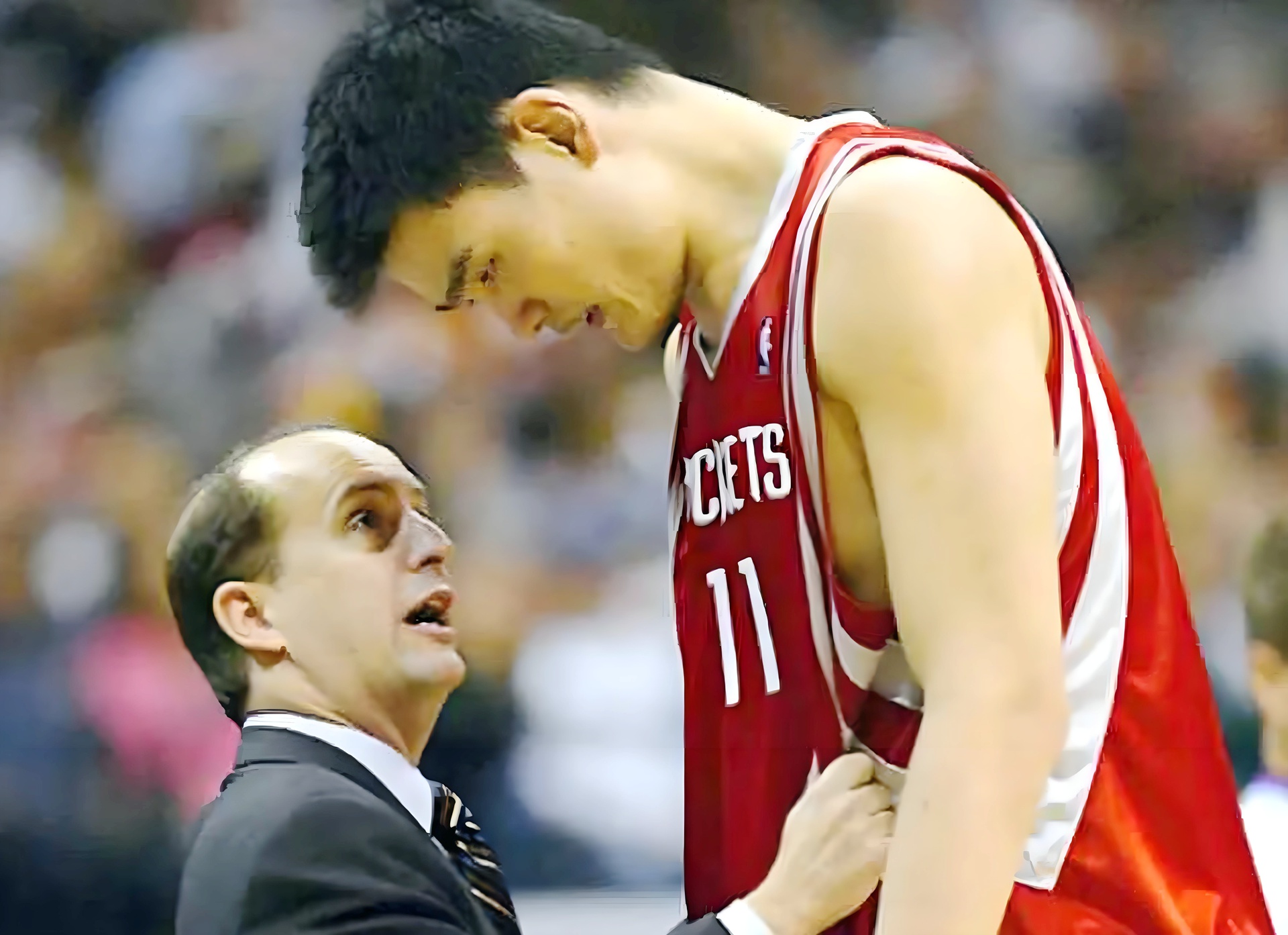 名记Marc Stein消息：快船有意杰夫范甘迪。
快船对邀请范甘迪，作为泰伦卢