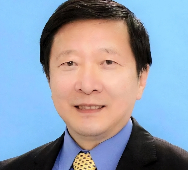 认为我国实行免费医疗的条件还不成熟。

原因如下：

1，容易导致小病大治。

