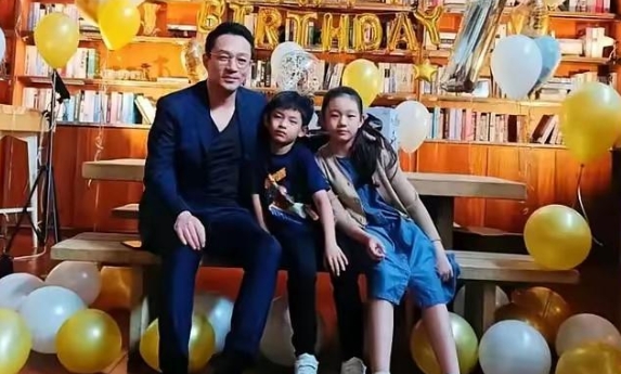 继父和生父争夺抚养权，还要向生父索要抚养费，真是倒反天罡！就算生父戏再多，情绪再