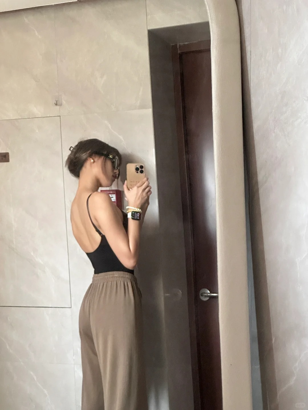 听我的，本身就瘦的美女就别买skims了
因为真的没区别，除了咪咪会大一点🥹
