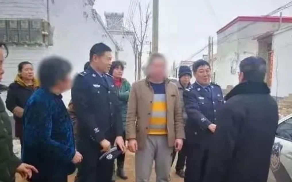 “恶人自有天收！”河北，情夫闯入男子家中，当着男子面扒其妻子衣服，还要带出去开房
