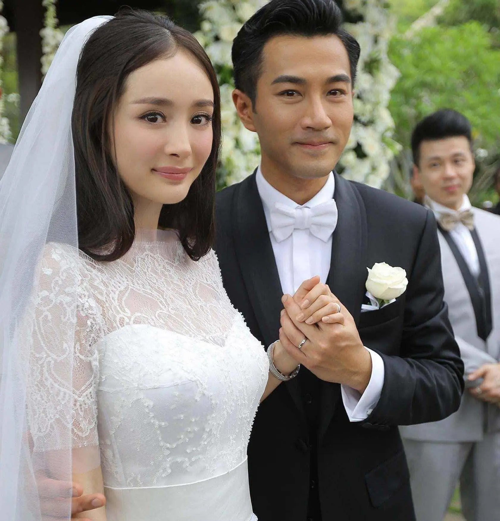 2003年，有个北京老板花50万请成龙代言，成龙要求搭档一位年轻漂亮女子，结果换