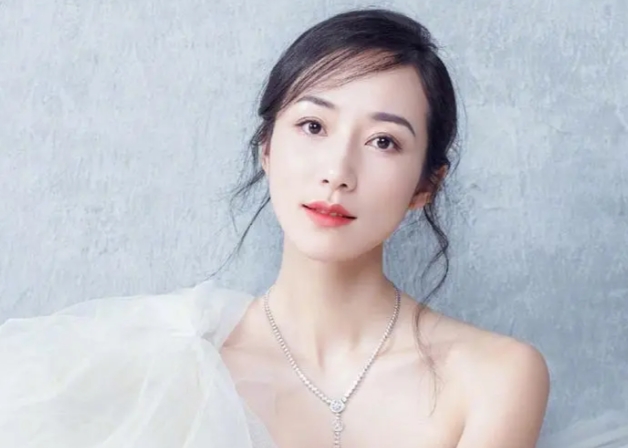 周扬青挑战娱乐圈，直言某艺人“倚老卖老