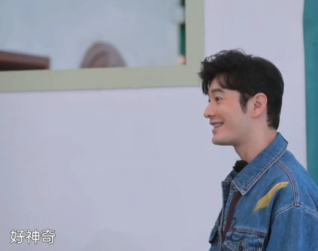 《中餐厅6》里，黄晓明专门走过来跟父女俩打招呼:“哇，是传说中的兜兜吗？我可以问