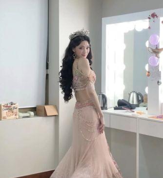 李圣经演阿拉丁 扮茉莉公主好美

                       