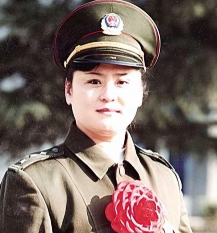 1988年，郑州火车站一姑娘被两名大汉强行塞入出租车内，就在车子一个急刹车时，姑