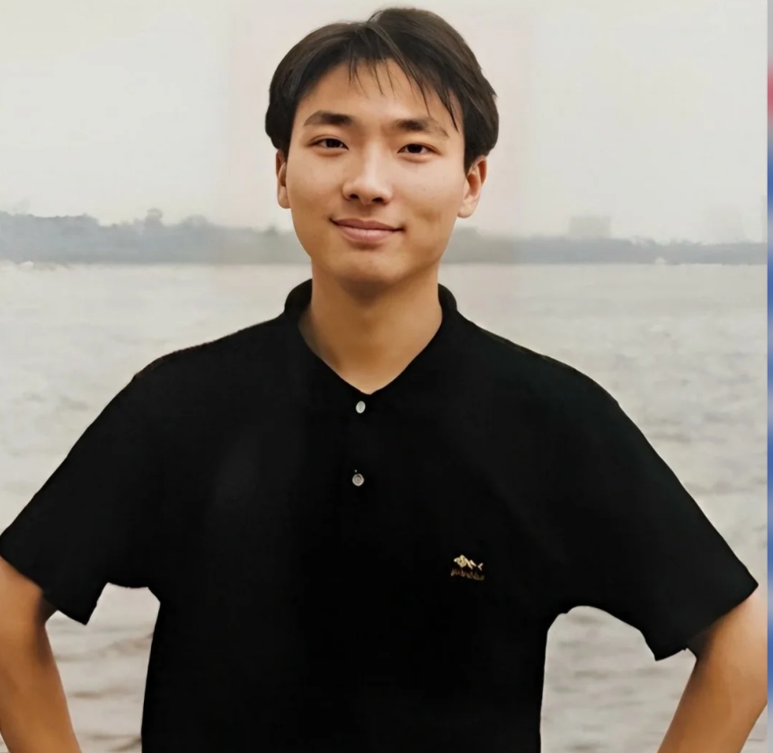 事业有成却愧对父母，他因丁克抱憾终身