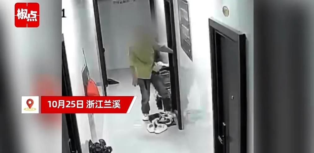 浙江兰溪，女子和姐姐在房间睡觉，结果姐姐却喊叫有什么东西在碰自己，女子惊醒后赶紧