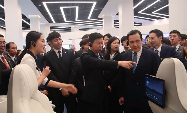 马英九格局还是不够大，视野不够广。他在参观比亚迪的时候问得几个问题，就能充分说明