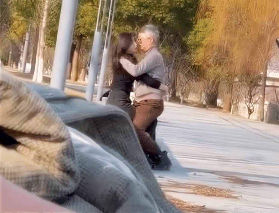 爱情是超越年龄、地位和财富的美好情感之一。