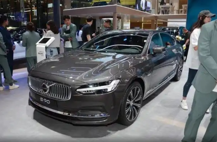 能下定决心买沃尔沃的人，绝对是考虑到它的安全性和环保。
因为只要你打开沃尔沃的车