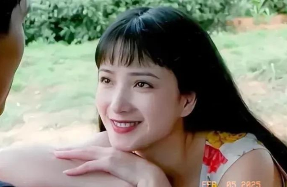 何晴的美貌是大家公认的，终于明白为什么她能演遍四大名著了，她是名副其实的古典美人