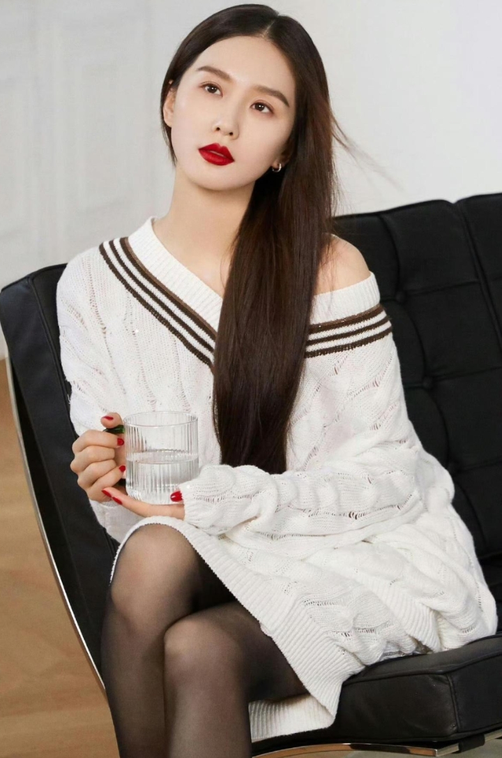 刘诗诗黑丝＆唐嫣肉丝,你喜欢谁的！哈哈哈哈 [大笑][大笑][大笑][大笑][大