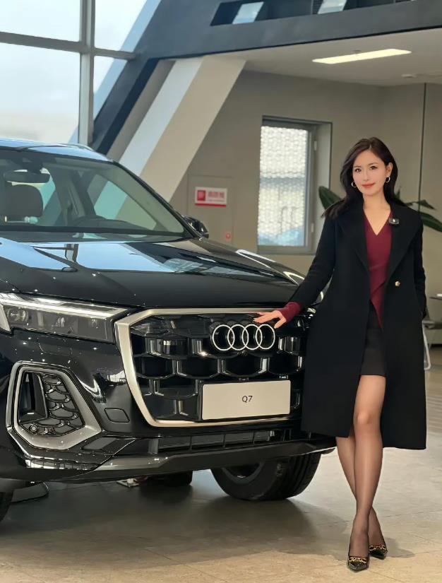 奥迪Q7的车标也可以发光了