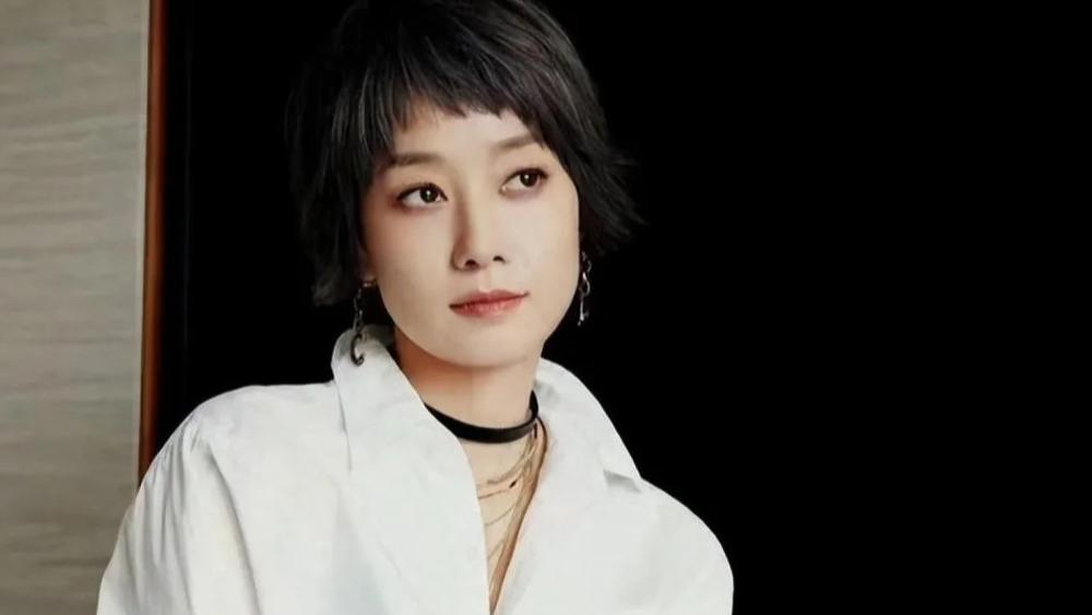 和文章离婚五年后，48岁的马伊琍深夜传出喜讯！