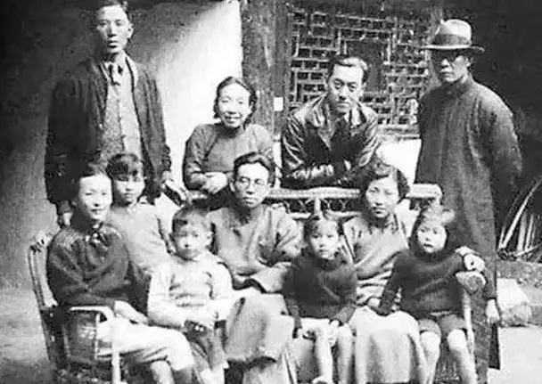 1903年，梁启超流亡日本，一天，妻子李蕙仙和他说：“一切都安排好了，今晚你和桂