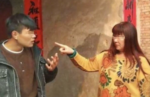 1582年，李太后得知身边的宫女怀有身孕，恼羞成怒，命人将宫女乱棍打死，就在此时
