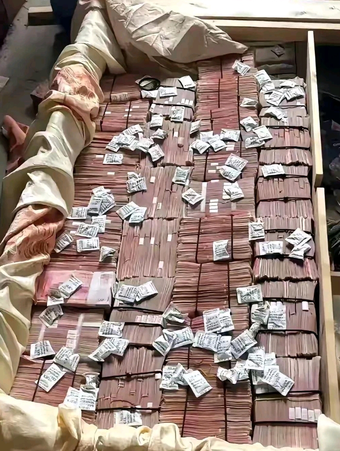 这是谁的钱，有点过分了啊，还放保鲜剂！
