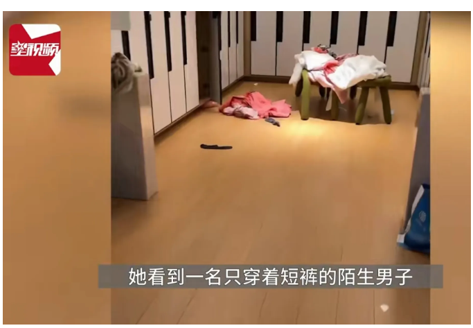 辽宁大连，女子洗完澡，赤身在女更衣室吹头发，突然进来一名陌生男子，女子被吓得花容