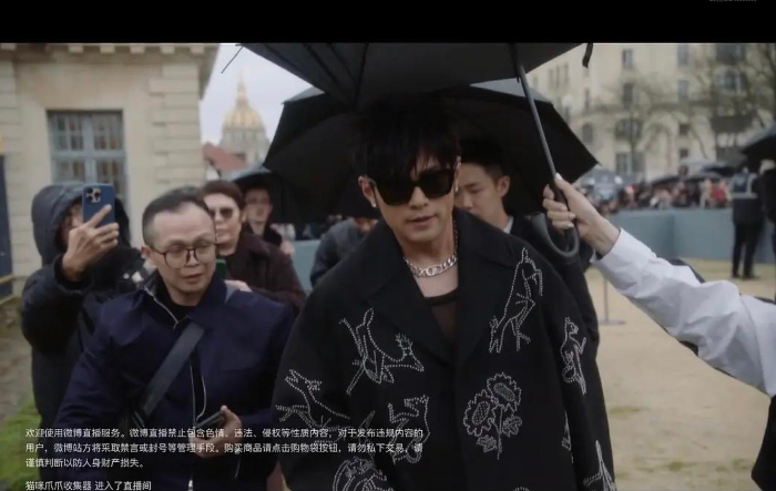 周杰伦这个大秀状态，真的瘦了好多好多

周杰伦在大秀上的亮相让不少粉丝感到惊讶，