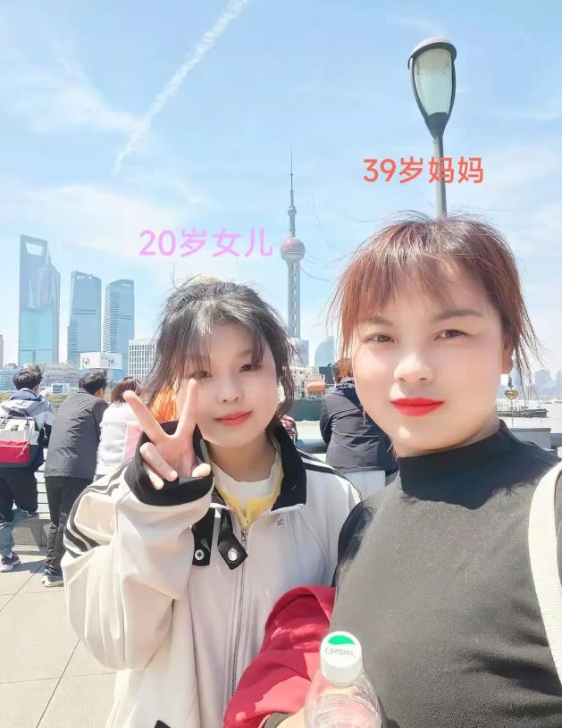 86年离异的我39岁，女儿今年也20岁了。
还有小伙子会喜欢阿姨嘛