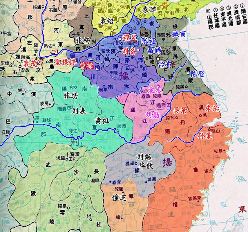 自193年曹操攻打陶谦后，徐州陷入动荡。197年下半年，吕布趁关东平静之际，整合